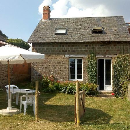 Villa Le Domaine Saint-Symphorien-des-Monts Exterior foto